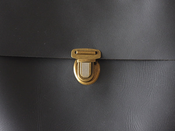 AUF ANFRAGE - SATCHEL BABA Schwarz Matt