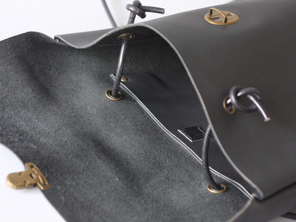 AUF ANFRAGE - SATCHEL BABA Schwarz Matt